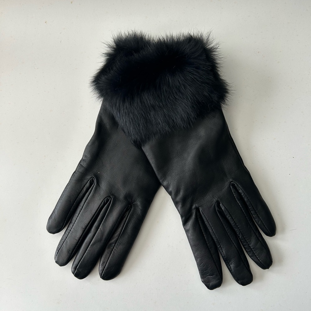 Elegant Black Fur-Trimmed Leather Gloves